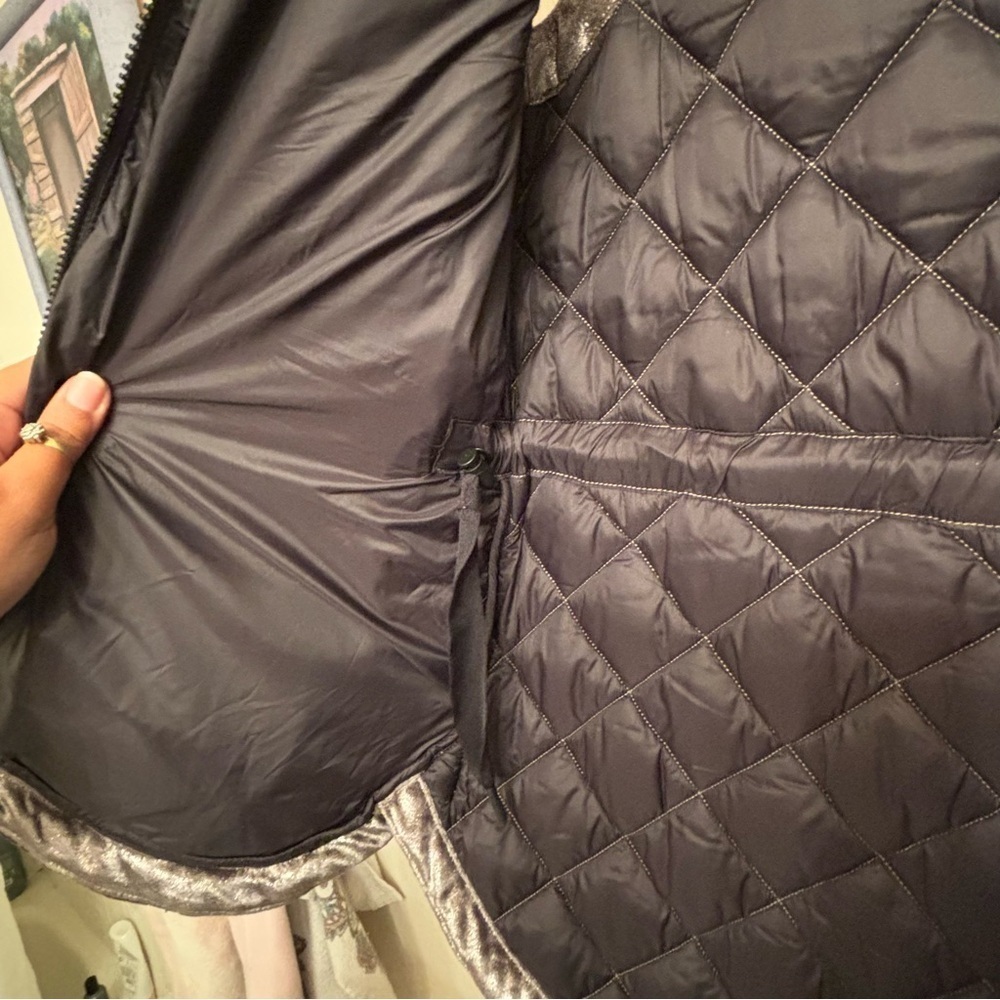Athleta Whisper Metallic Velvet‎ Vest in Coffee House XS - Picture 13 of 15